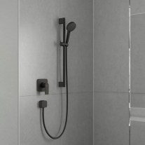 Set de dus cu bara 65 cm Hansgrohe, Vernis Blend Vario, cu furtun, negru mat