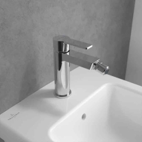 Baterie de bideu Villeroy&Boch, Architectura, crom