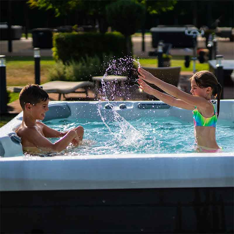 Set minipiscina Wellis, Malaga Citylife Premium, cu capac, pentru 6 persoane