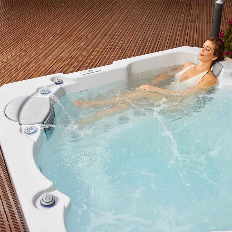 Set minipiscina Wellis, Prague CityLife Deluxe, cu capac, pentru 6 persoane